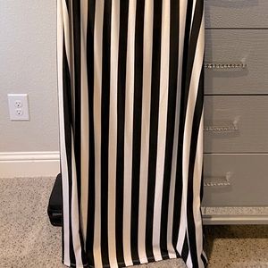 Women’s 2 XL black and white striped skirt